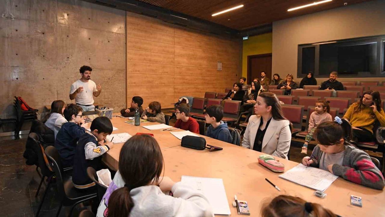 Erkan Aydın, Panorama 1326'da Çocuk Kitabı Çizim Atölyesi'nde Öğrencilerle Buluştu