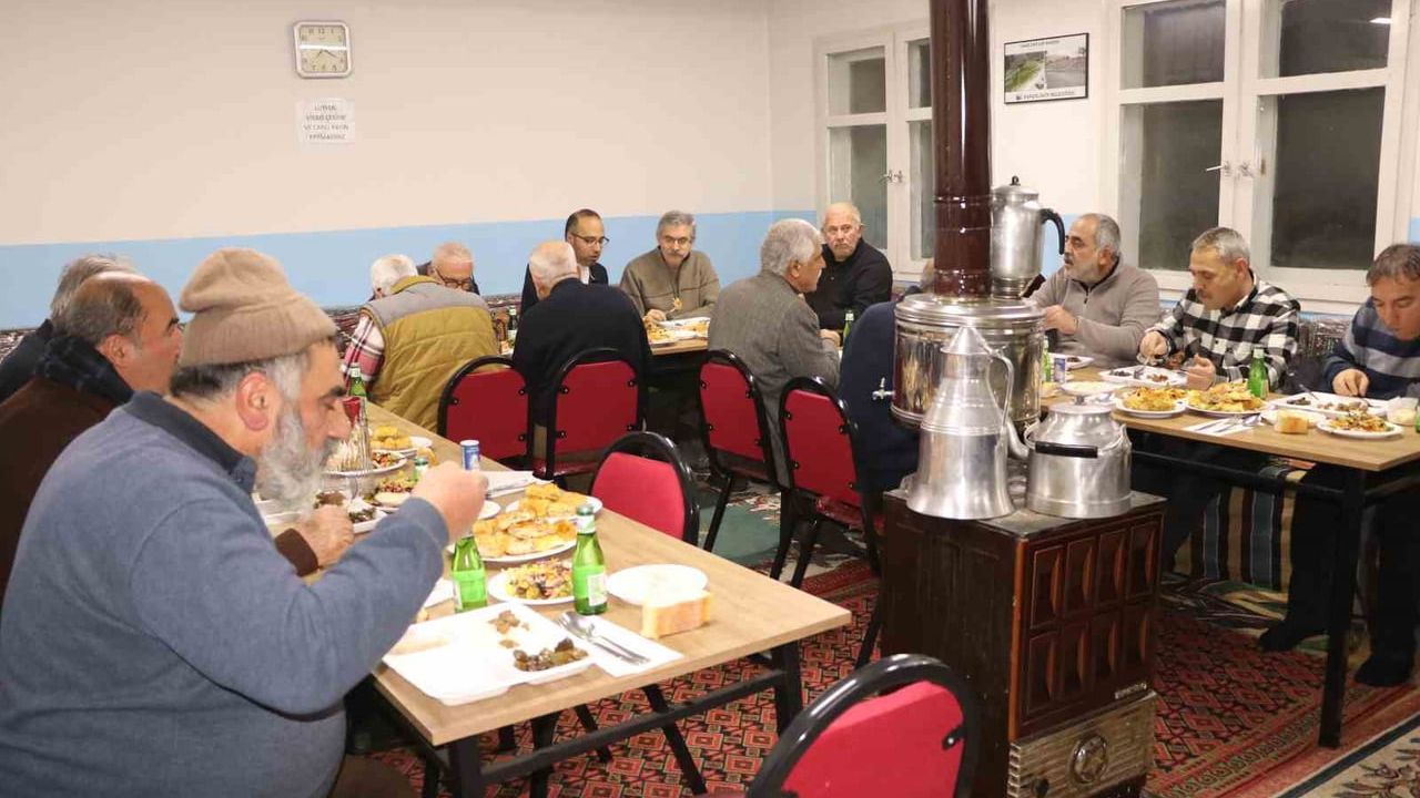 Erzincan Bahçeliköy'de Herfene Geceleri: Asırlık Köy Geleneği Gelecek Kuşaklara Aktarılıyor