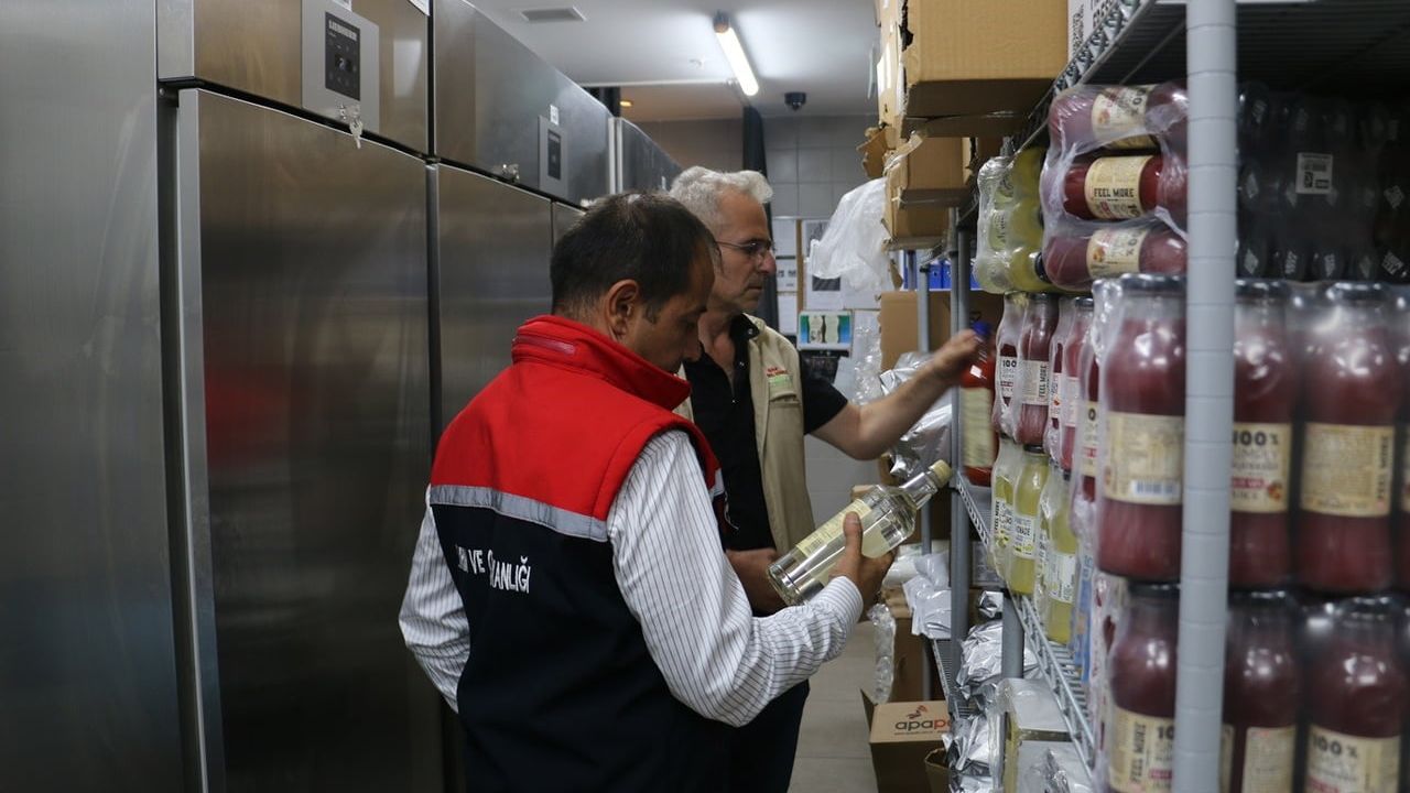 Erzincan'da 2025 gıda denetimleri: 56 işletmeye 4 milyon 62 bin 521 TL ceza