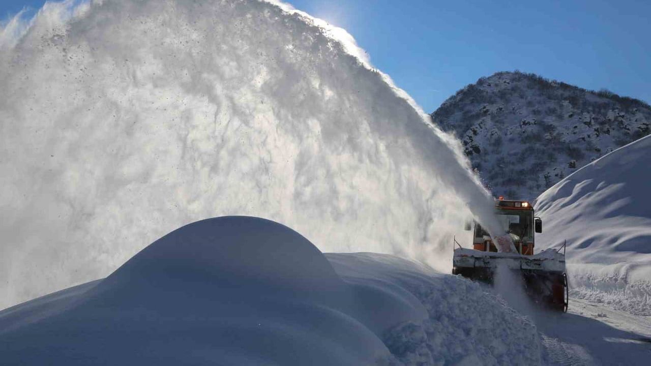 Erzincan'da 449 köy yolu kar ve tipi nedeniyle ulaşıma kapandı