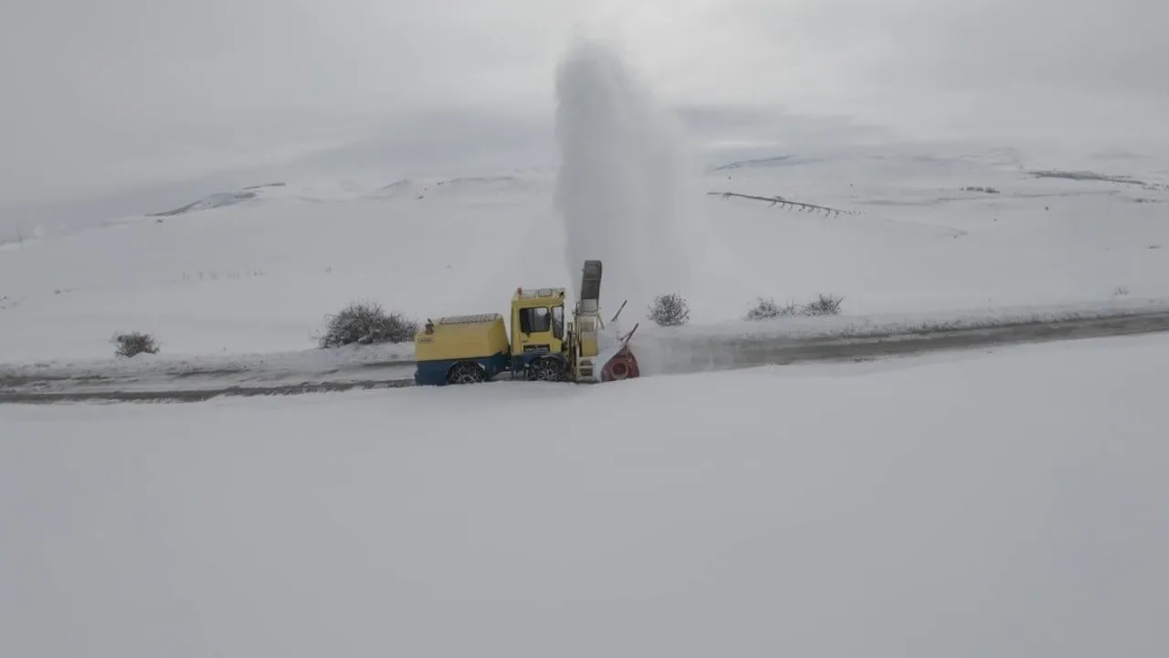 Erzincan'da 51 köy yolu kar nedeniyle ulaşıma kapandı