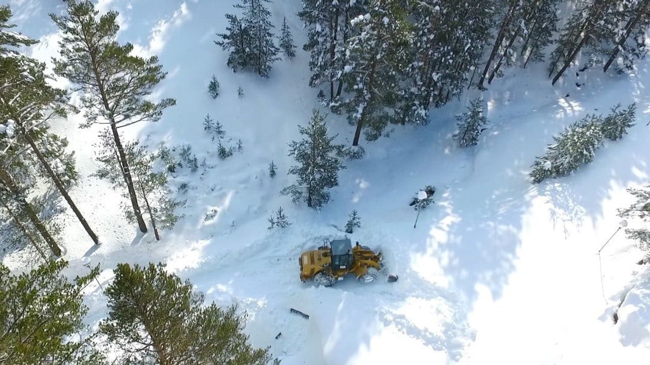 Erzincan'da kar yağışı 125 köy yolunu ulaşıma kapattı