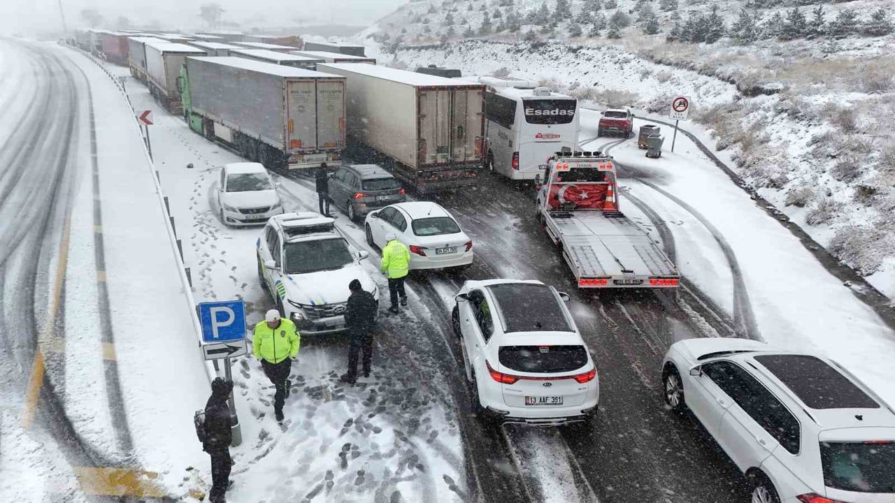 Erzincan'da Kuvvetli Kar, Fırtına ve Çığ Riski: Meteoroloji Uyardı