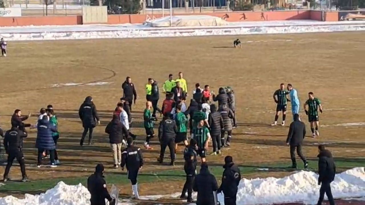 Erzincangücüspor 2-1 mağlup oldu; maç sonrası saha içi kavga