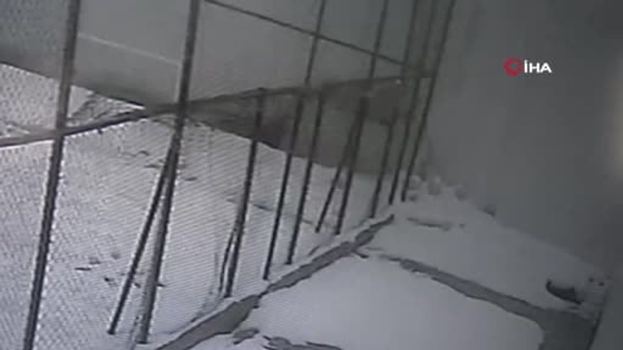 Erzurum'da cam silerken düşen Türkçe öğretmeni Ülkühan Atmaca toprağa verildi