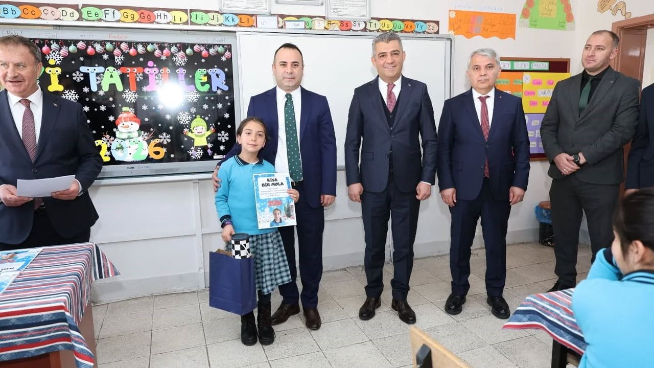 Erzurum’da Çiftlik Şehit Bülent Karataş İlkokulu'nda 2025-2026 1. Dönem Karne Töreni