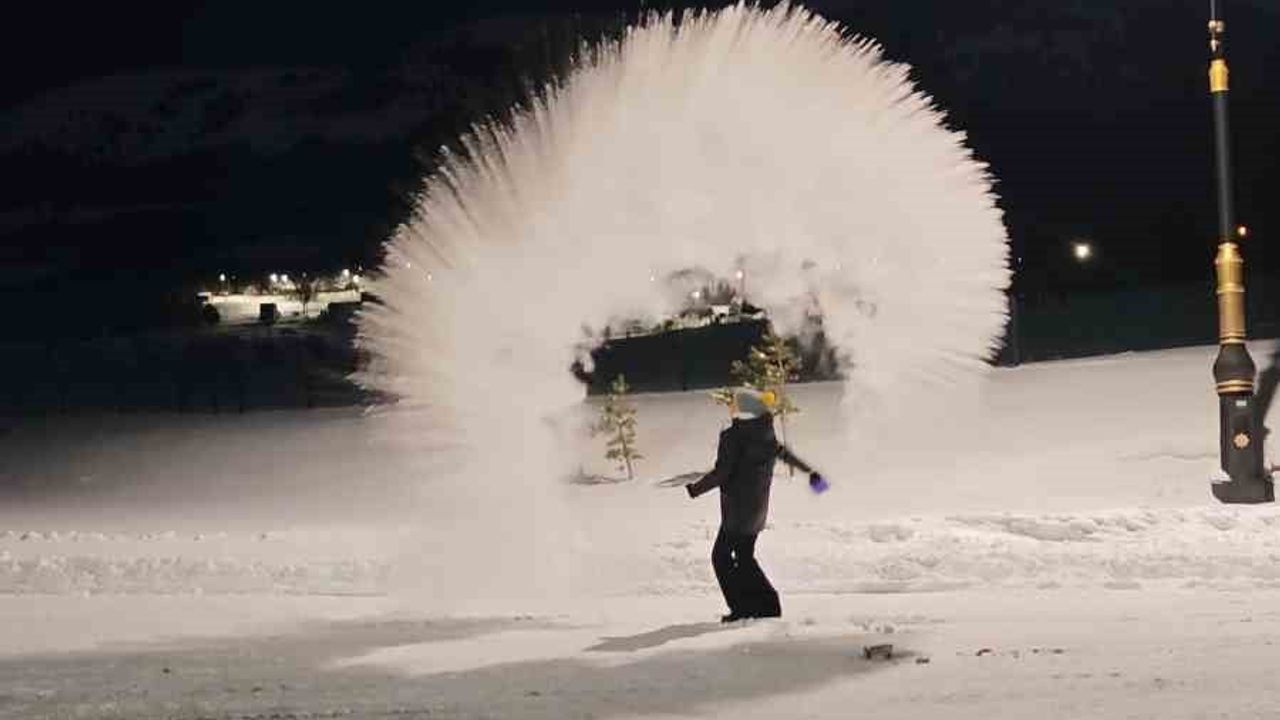 Erzurum’da kaynar suyun havada donduğu görüntüler sosyal medyayı sardı