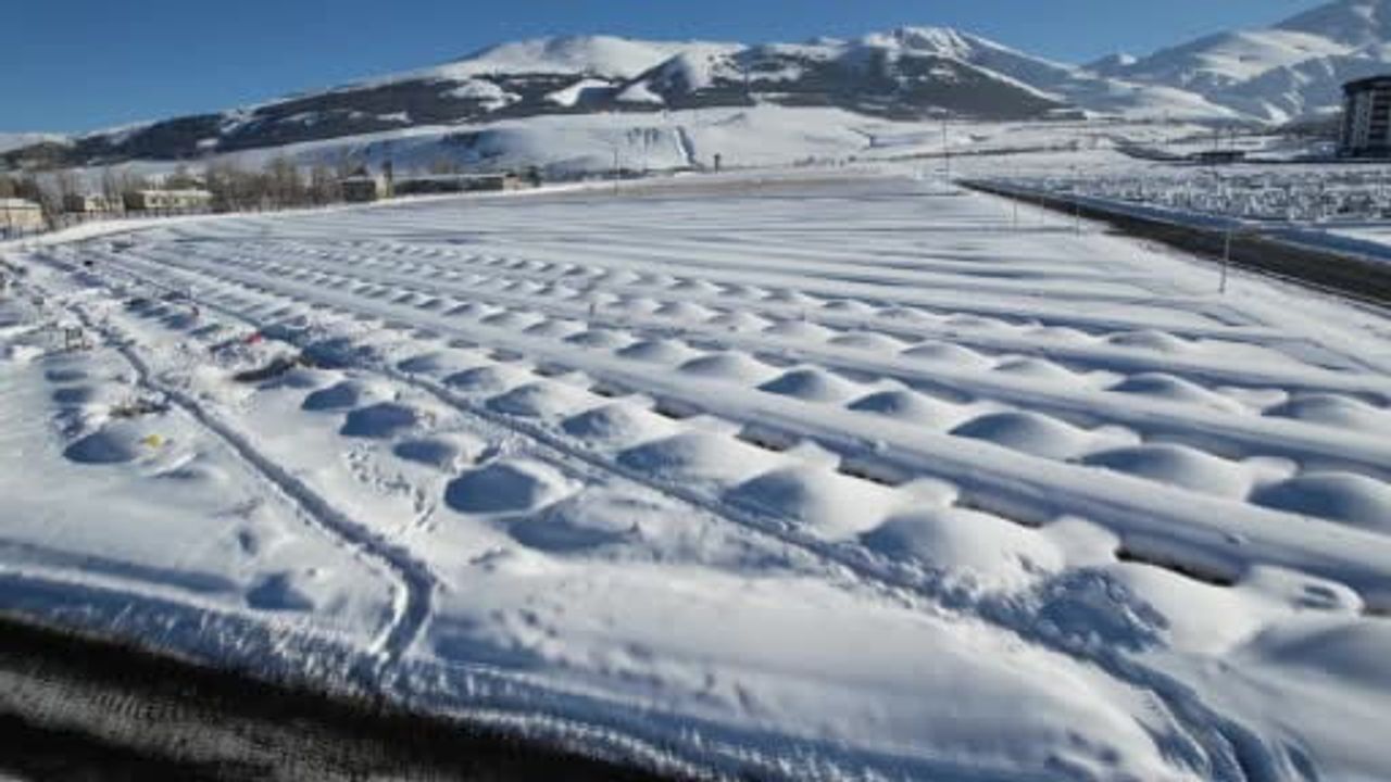 Erzurum'da kış hazırlığı: Yaklaşık 2 bin mezar yazdan açıldı