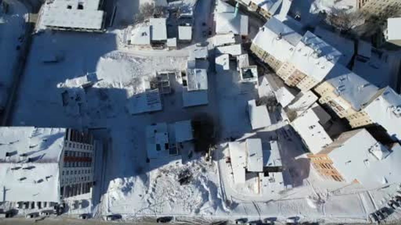 Erzurum'da metruk binaların yıkımı sürüyor