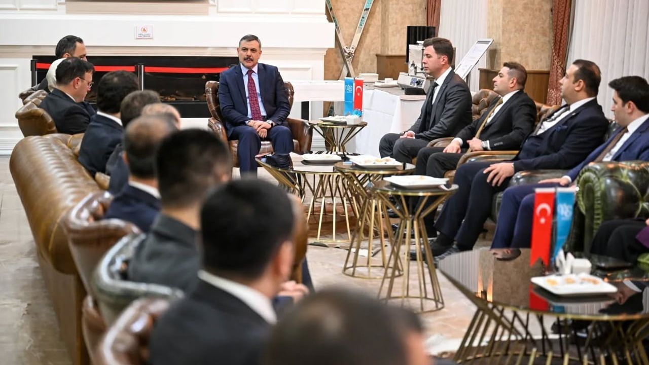 Erzurum'da mülki idare amirleri Vali Mustafa Çiftçi ile 10 Ocak İdareciler Günü'nde buluştu