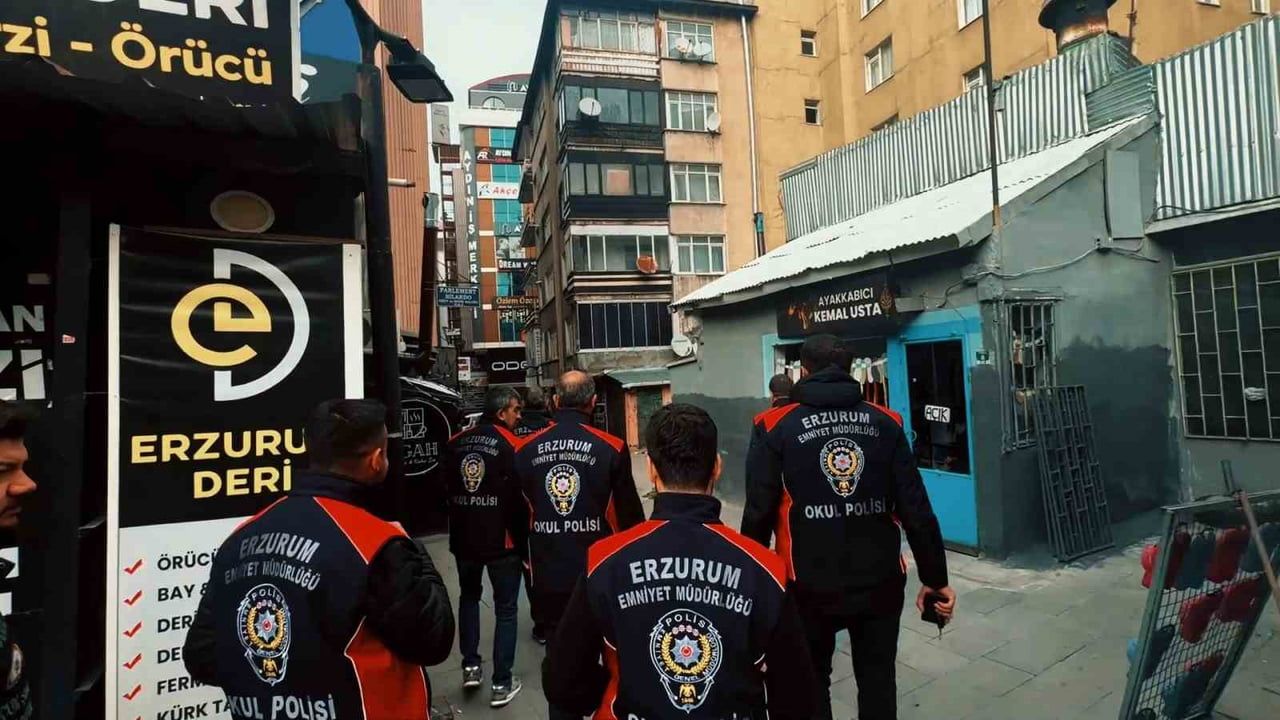 Erzurum'da öğretim üyesinin polis temalı rap şarkısı gençlerden ilgi gördü