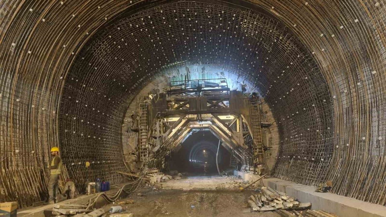 Erzurum'da tünel ve yol yatırımları sürüyor: 2025 faaliyet raporu açıklandı