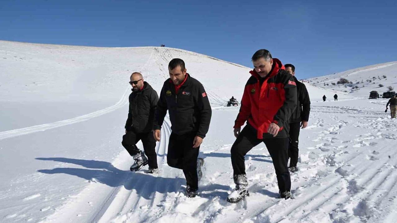 Erzurum'da Vali Mustafa Çiftçi ile karda bot raftingi ve yemleme etkinliği