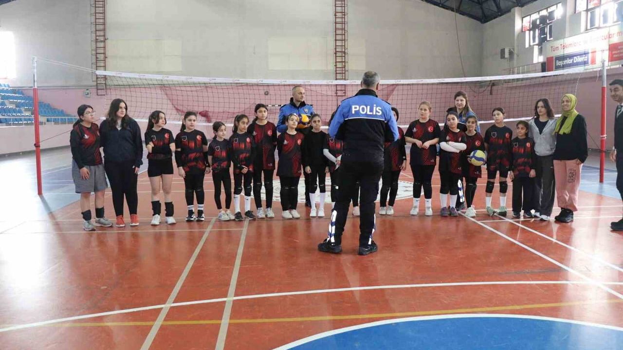 Erzurum Emniyeti'nden sömestri boyunca çocuklara yönelik at biniciliği ve spor projeleri