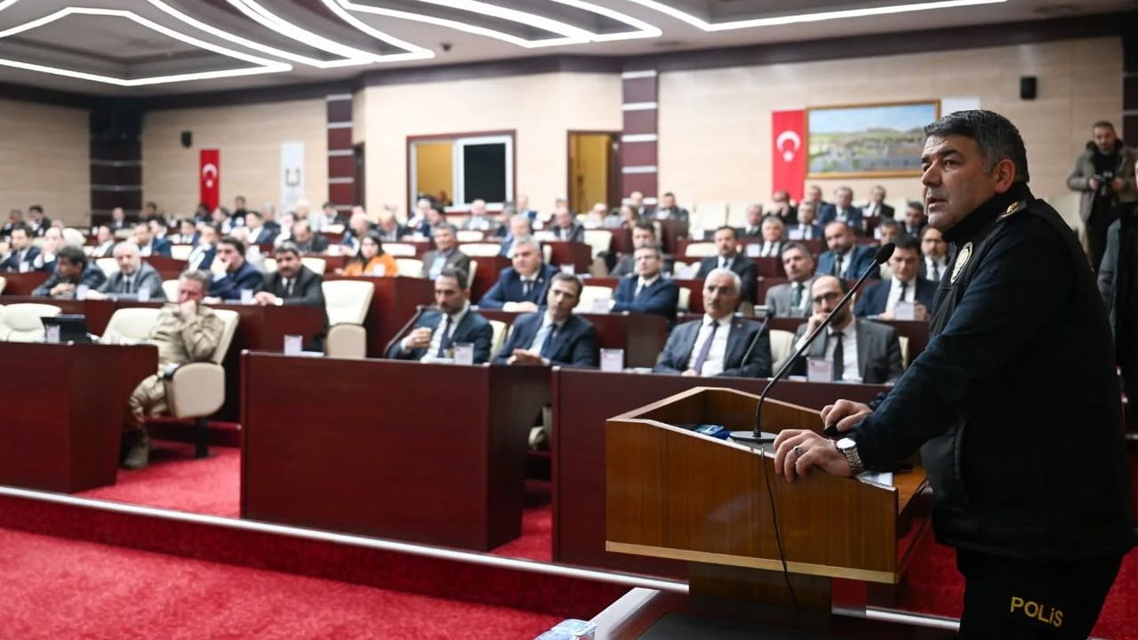 Erzurum Emniyeti'nin 'Hayata Yeniden Merhaba' projesi kapsamında 170 polis sigarayı bıraktı