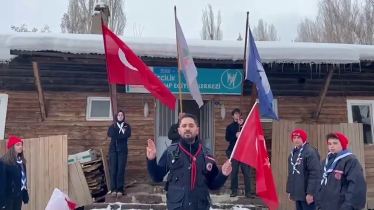 Erzurum izcileri Nusaybin'deki saygısızlığa karşı bayrak yürüyüşü düzenledi