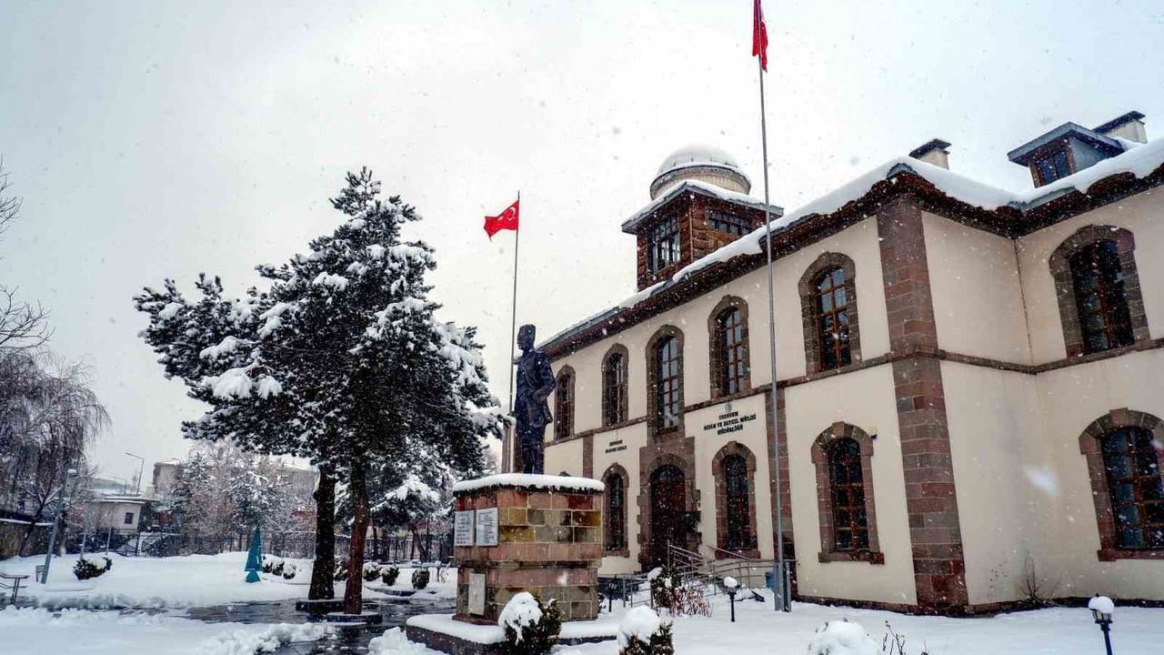 Erzurum Kongre Binası deprem performansı yetersiz bulundu, müze geçici olarak kapatıldı