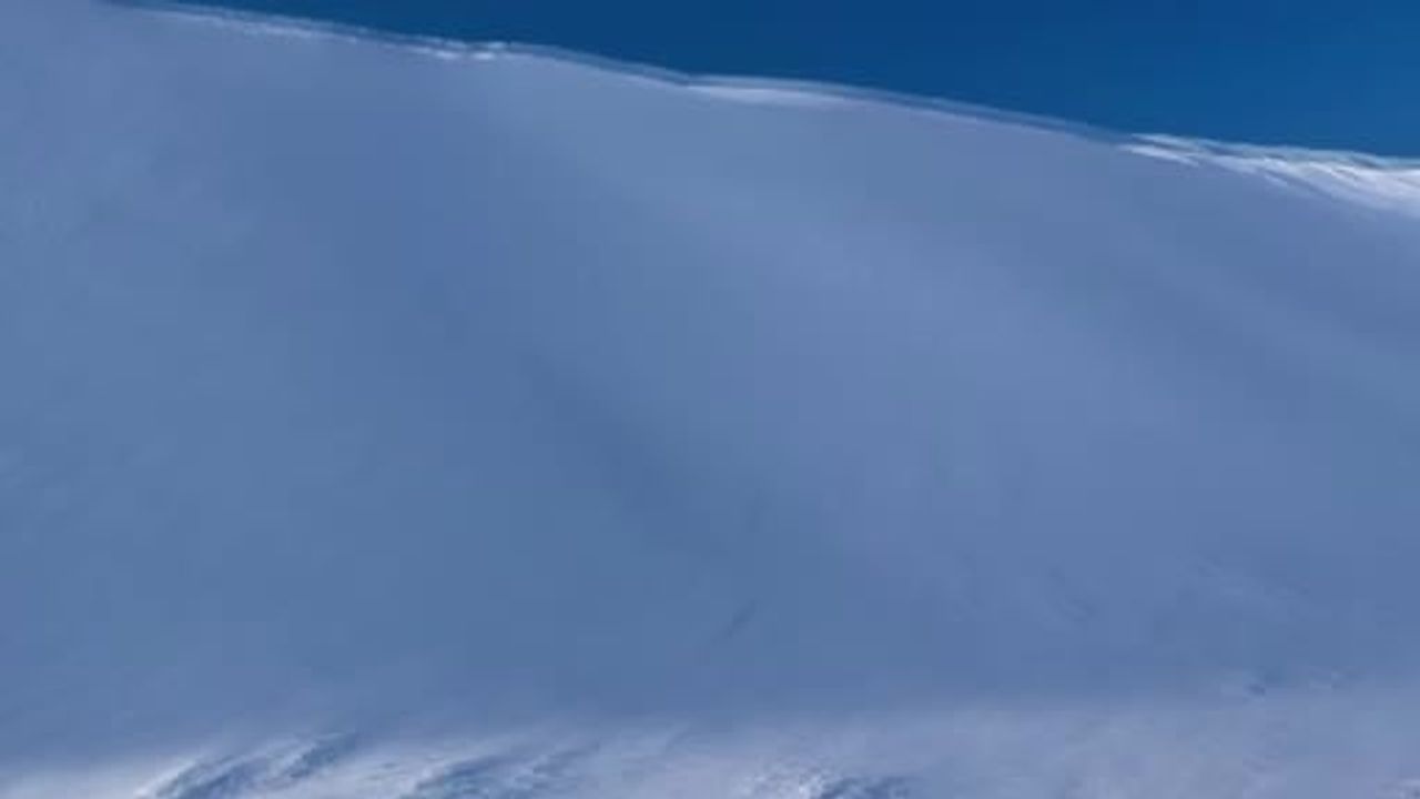 Erzurum Tekman'da yoğun karla mücadele: Yalınca Mahallesi yolu 8 saatte açıldı