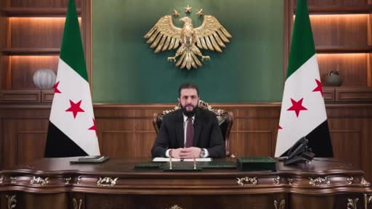 Eş-Şara 13 Sayılı Kararnameyi İmzaladı: Kürt Hakları Anayasal Güvenceye Alındı