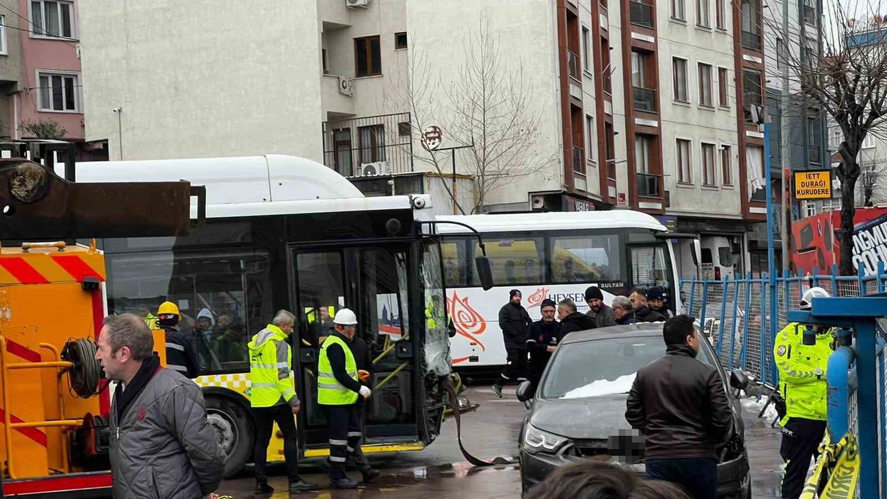 Esenler'de İETT otobüsü otoparka daldı; gaz pedalının takıldığı iddiası