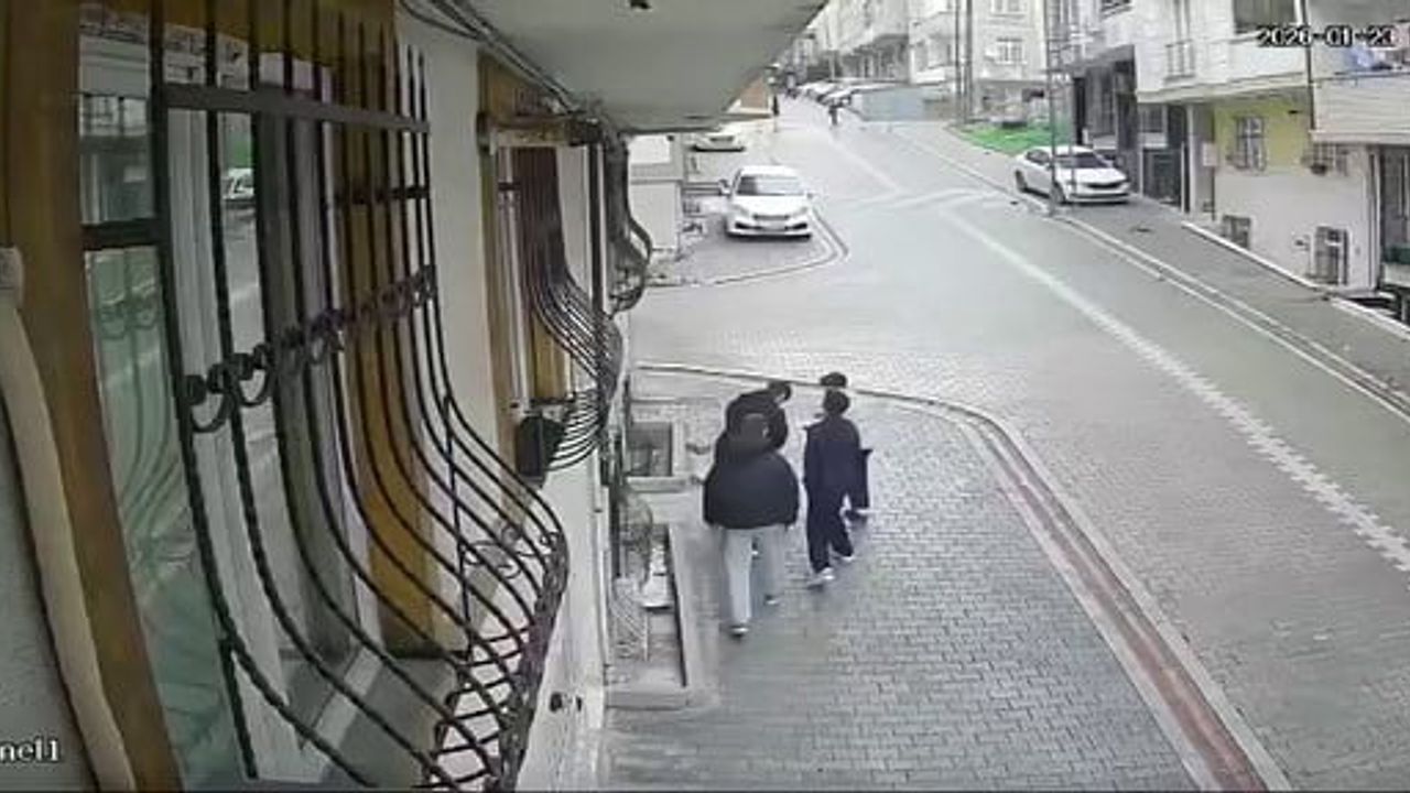 Esenyurt'ta bırakılan çantadan 2 bin TL alındı, sosyal medyada görünce iade ettiler