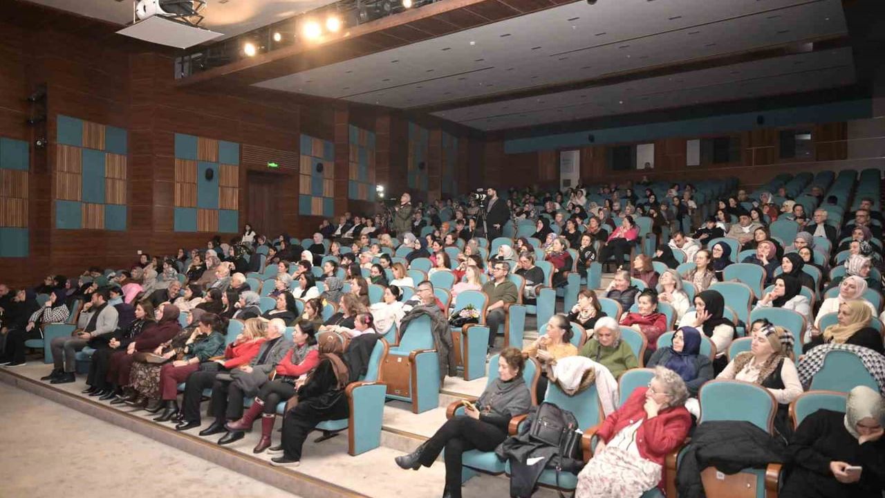 Esenyurt'ta "İlahilerle, Şiirlerle Yunus Emre" programı yoğun ilgi gördü