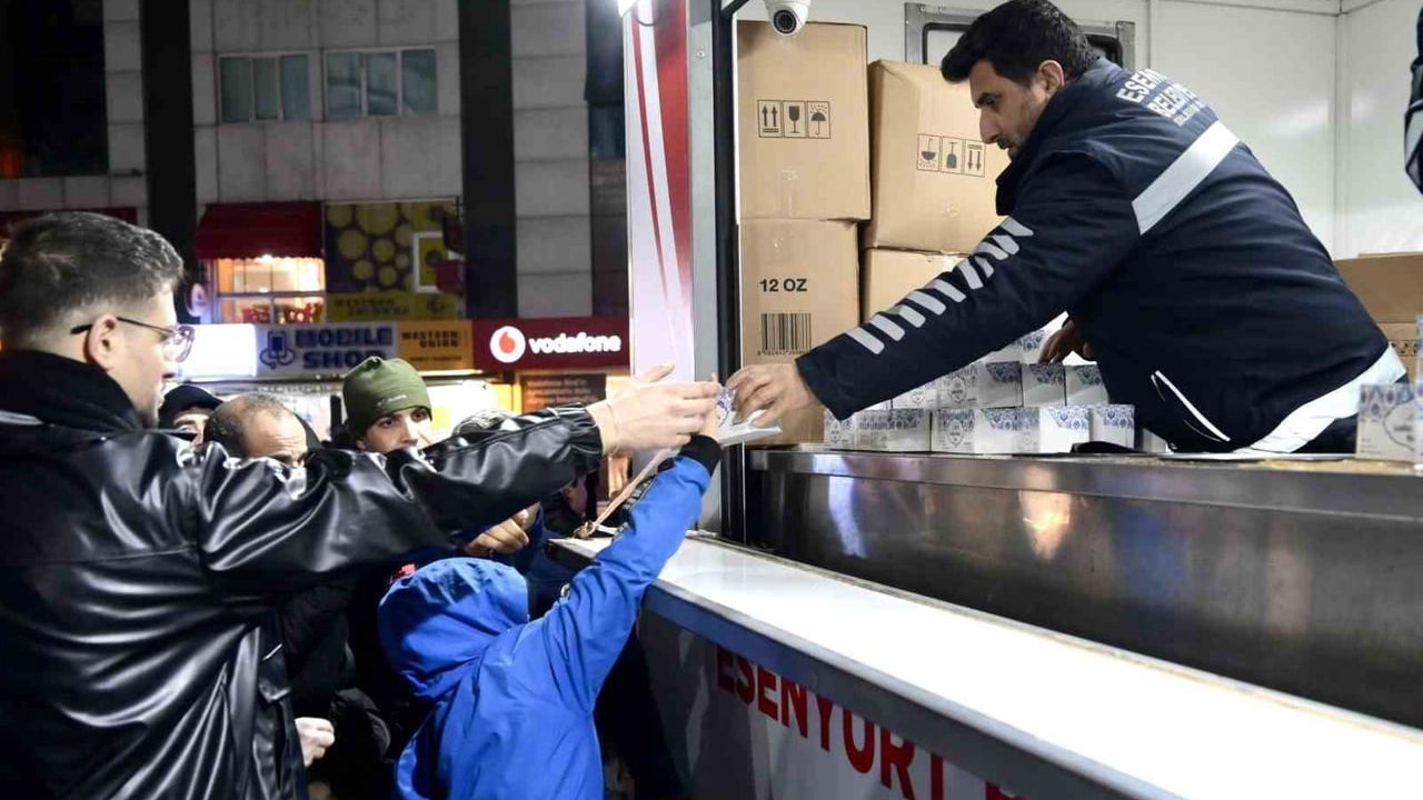 Esenyurt’ta Miraç Kandili’nde camilerde kandil simidi ikramı ile birlik vurgusu