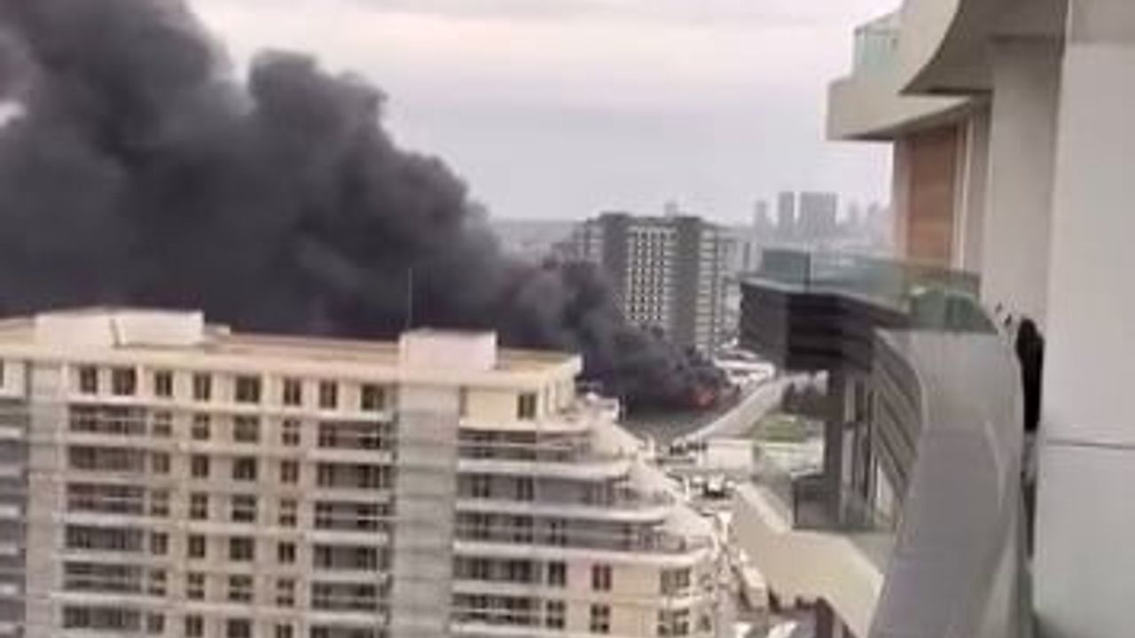 Esenyurt'ta zincir market deposunda yangın; çok sayıda itfaiye sevk edildi