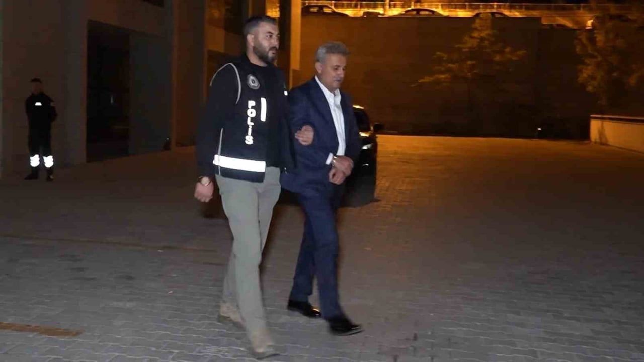 Eski Yahşihan Belediye Başkanı Ahmet Sungur ve 10 sanık 'icbar suretiyle irtikap' davasında hakim karşısında