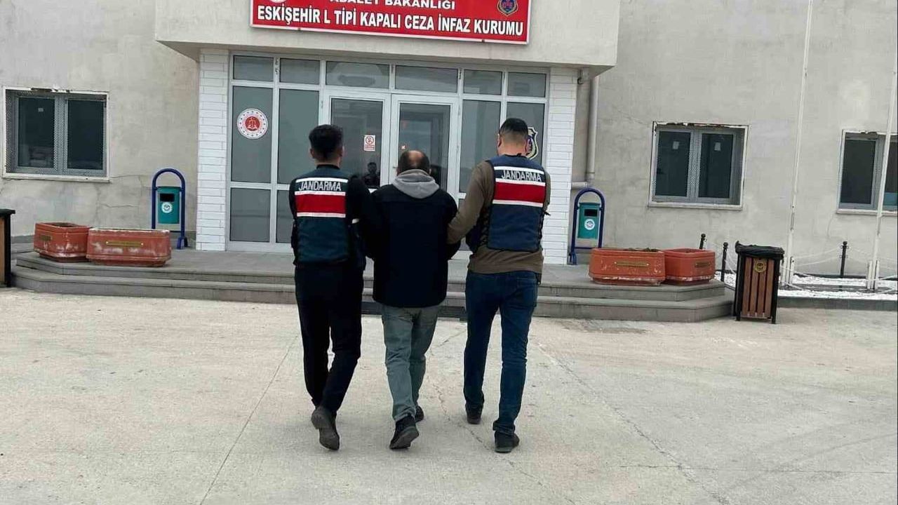 Eskişehir'de 10 yıl 4 ay 10 gün hapis cezası bulunan şüpheli jandarma tarafından yakalandı