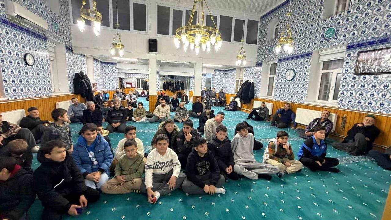 Eskişehir'de 'Ailece Camide Buluşuruz' Etkinliği Maden Camii'nde Gerçekleşti