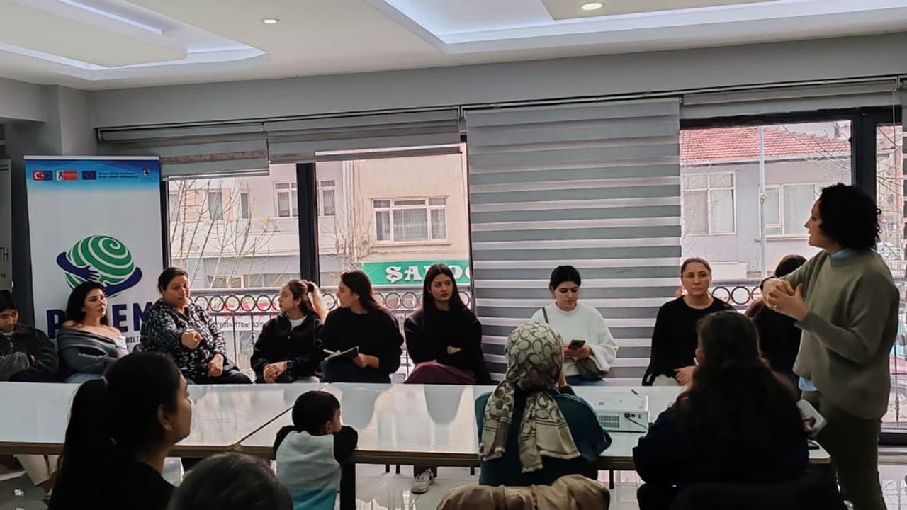 Eskişehir'de 'Ben de Yazdım Kendi Romanımı' katılımcılarına istihdam odaklı eğitim verildi