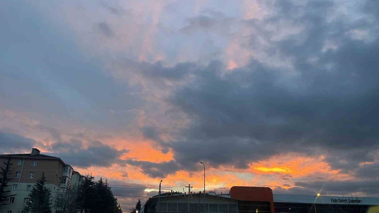 Eskişehir'de gün batımı kartpostallık görüntüler ortaya çıkardı