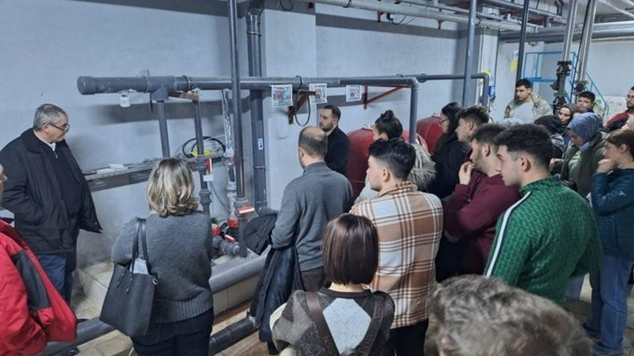 Eskişehir'de Havuz Suyu Operatörü Kursunda Olimpik Yüzme Havuzunda Uygulamalı Eğitim