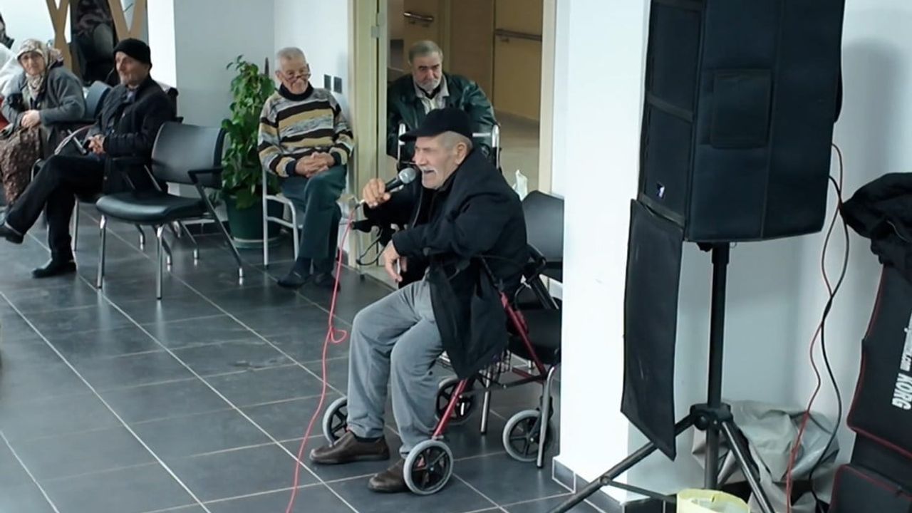 Eskişehir'de huzurevinde konser: 'Huzur Evine Gidelim, Gönüllere Girelim' projesinin 2'ncisi