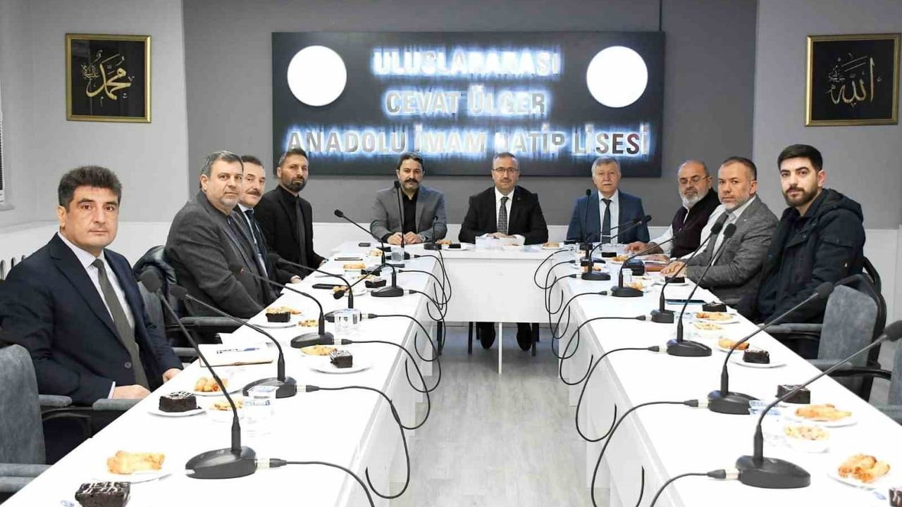 Eskişehir'de imam hatip okulları toplantısı: eğitim kalitesi ve gelecek değerlendirildi