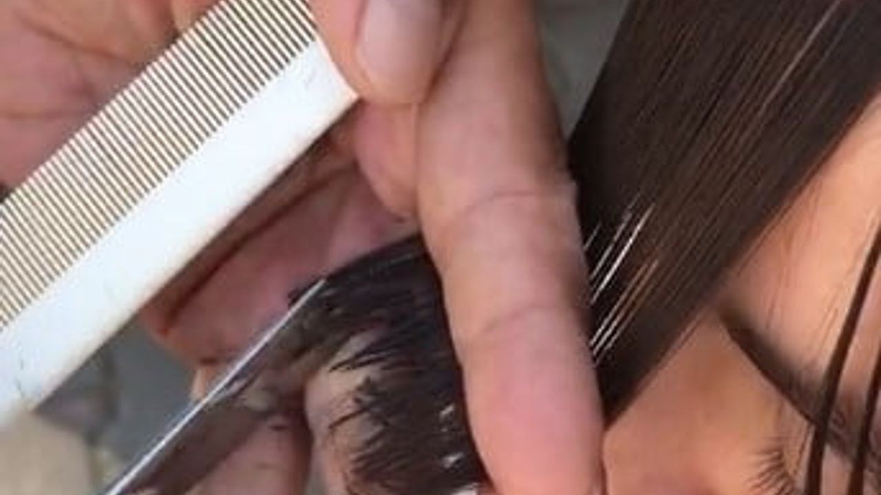 Eskişehir'de 'Köyde Güzellik Var' projesi: Kuaför İsmail Kızıl köylerde 7-13 yaş kız çocuklarının saçını ücretsiz kesiyor