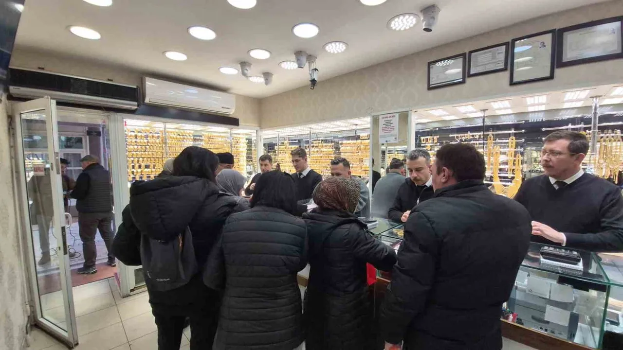 Eskişehir'de kuyumcu dikkati 700 bin liralık vurgunu önledi