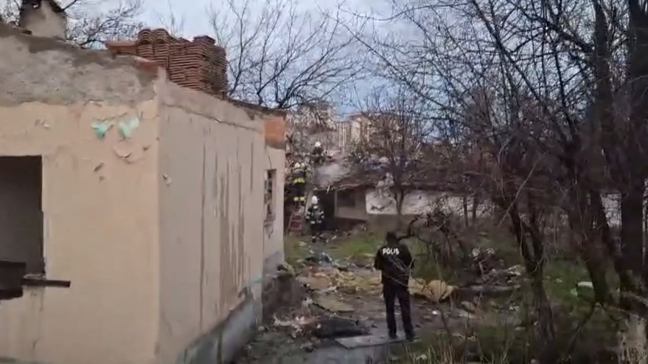 Eskişehir'de metruk evde yangın: Muhtar Adem Karaman yetkililere çağrı yaptı