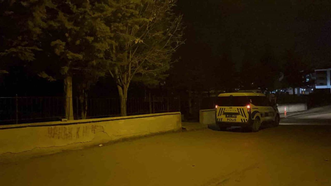 Eskişehir'de okul bahçesinde baba darbedildi, 17 yaşındaki oğlu bıçaklandı — 3 şüpheli tutuklandı