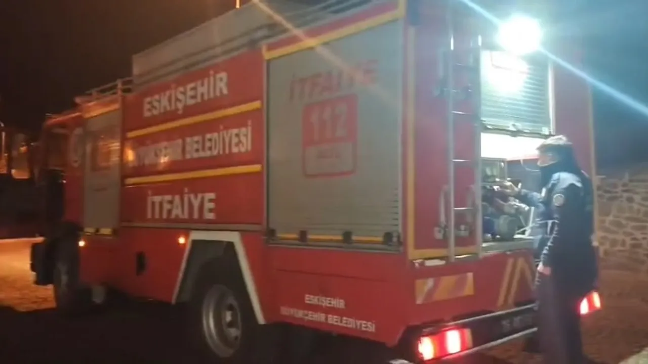 Eskişehir'de Sivrihisar Tarihi Ermeni Kilisesi önündeki ağaç ateşe verildi