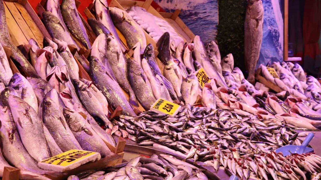 Eskişehir'de soğuk hava balık arzını ve fiyatları etkiledi: 40 yıllık balıkçı Muhittin Yarıca değerlendirdi