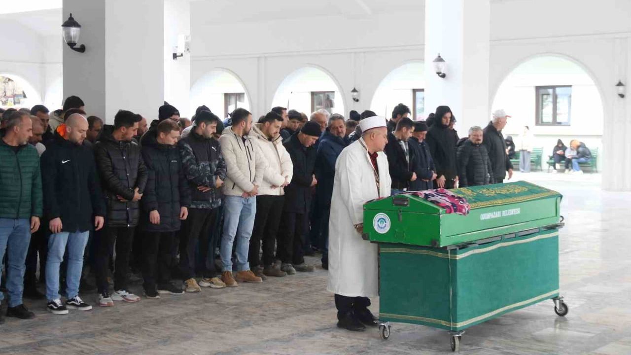 Eskişehir'de trafik kazasında hayatını kaybeden 14 yaşındaki Ayşegül Seliti toprağa verildi