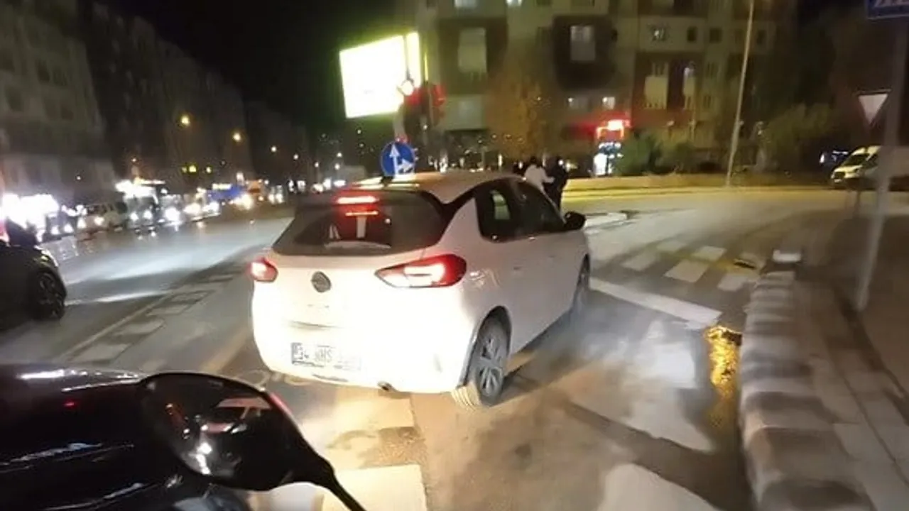 Eskişehir'de yanlış trafik ışığı karışıklığı motosikletlinin uyarısıyla çözüldü