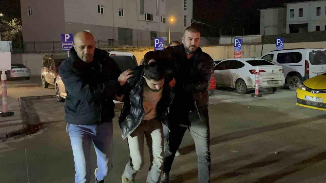 Eskişehir'de yarış sırasında 3 yayaya çarpan sürücü ve beraberindekiler yakalandı