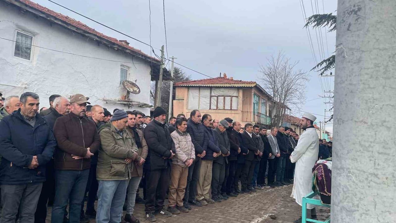 Eskişehir'deki trafik kazasında yaşamını yitiren Samiye Saygı Seyitgazi'de toprağa verildi