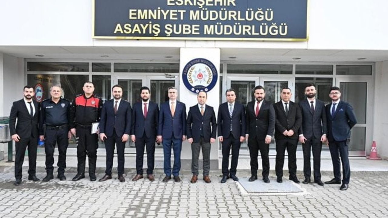 Eskişehir Emniyeti: Tolga Yılmaz Asayiş Şube Personelini Başarı Belgeleriyle Ödüllendirdi