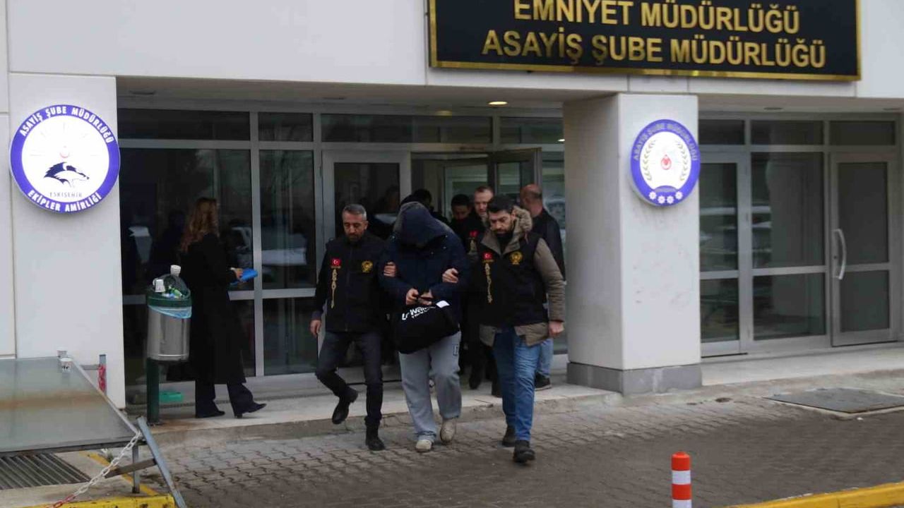 Eskişehir merkezli 6 ilde eş zamanlı fuhuş operasyonu: 15 kadın kurtarıldı, 13 şüpheli gözaltında