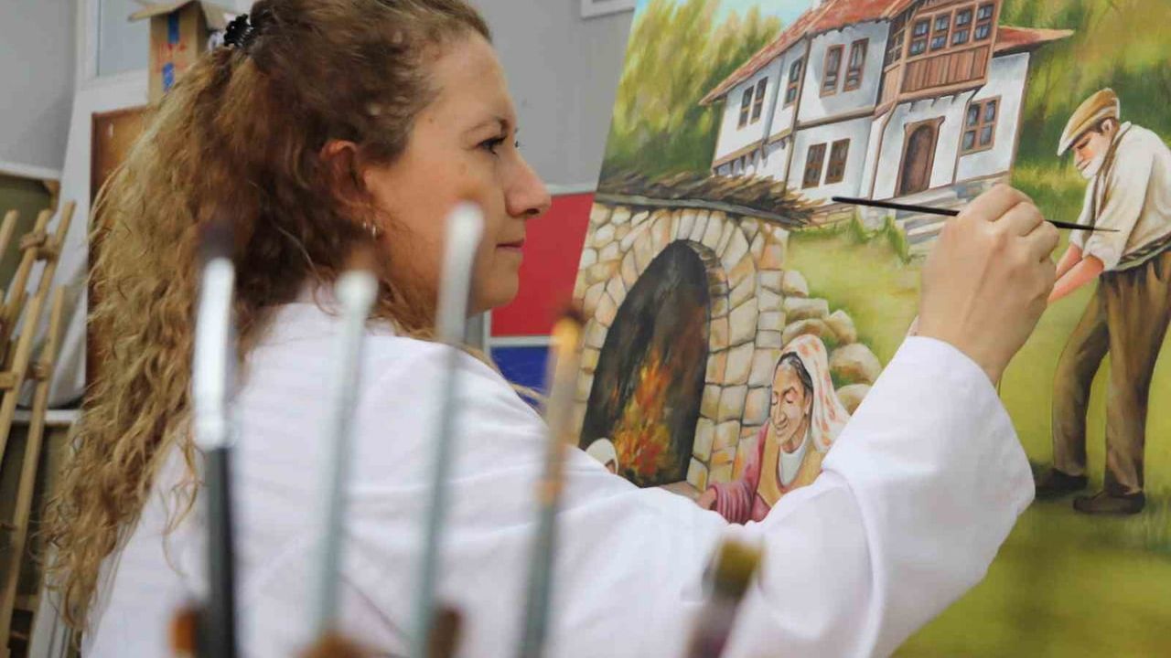 Eskişehir Olgunlaşma Enstitüsü'nde '2025 Aile Yılı' temalı yağlı boya tablolar aile yaşamını tuvale taşıyor