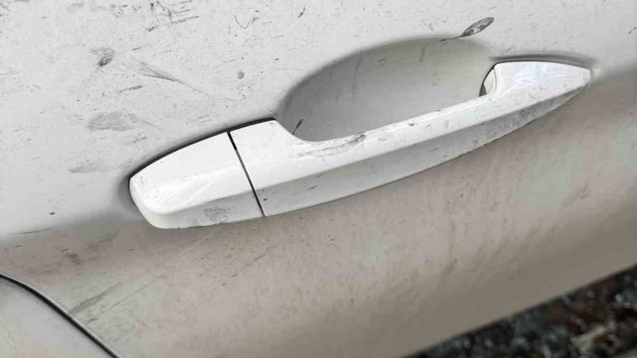 Eskişehir Şirintepe'de bir haftada aynı sokakta beş aracın camı kırıldı, polis soruşturması başlattı